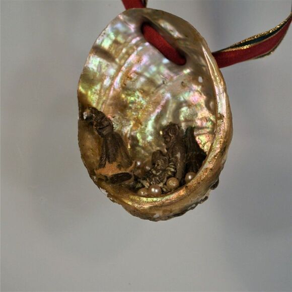 Vintage Christmas Shell Ornament Nativity Scene Diorama In Oyster Shell - Picture 3 of 7